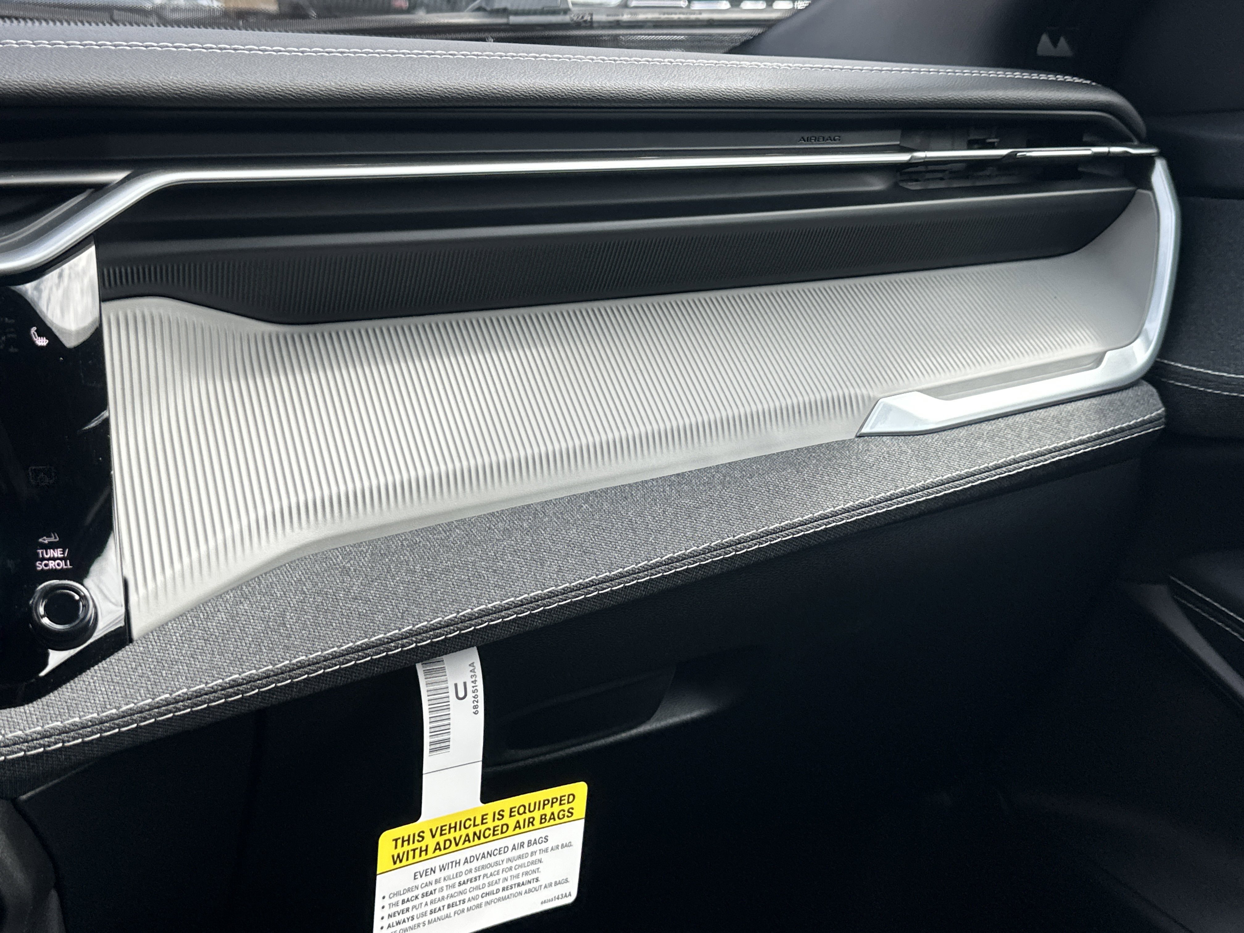 New 2026 Jeep Cherokee Laredo image 8