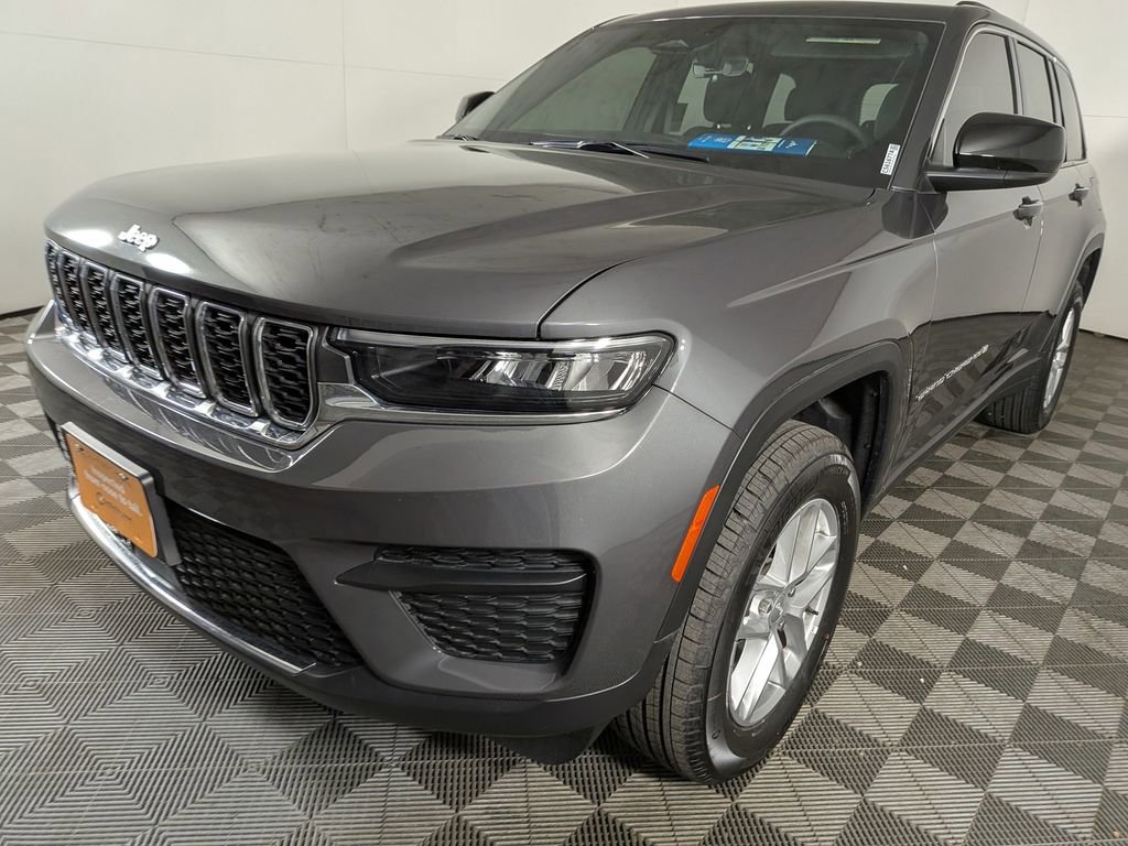 Certified 2025 Jeep Grand Cherokee Laredo X image 12