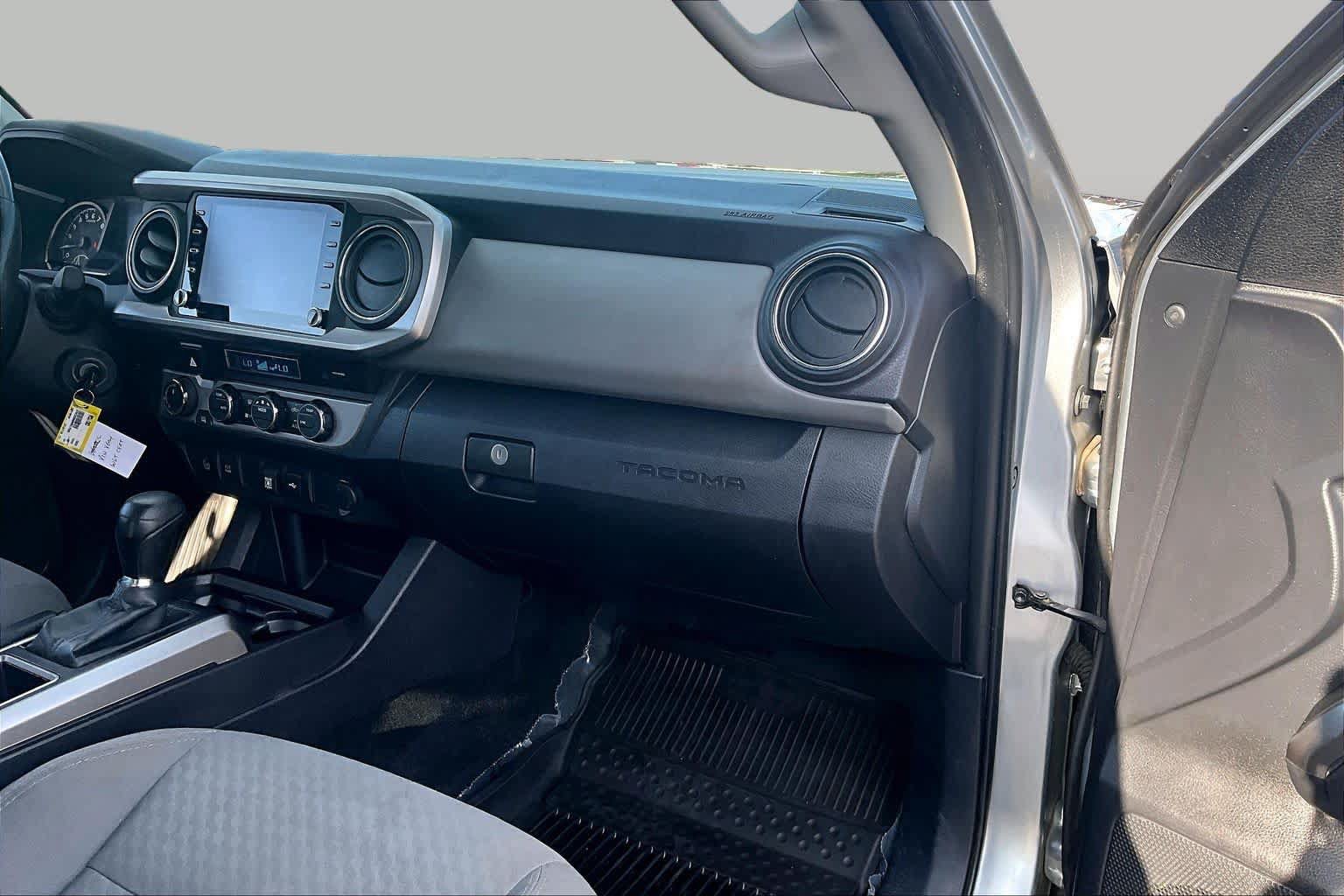 Used 2022 Toyota Tacoma SR5 w/ Technology Package AWD/4WD image 18