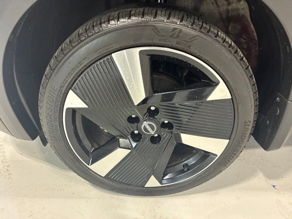 Used 2025 Nissan Kicks SR w/ SR Premium Package FWD image 11