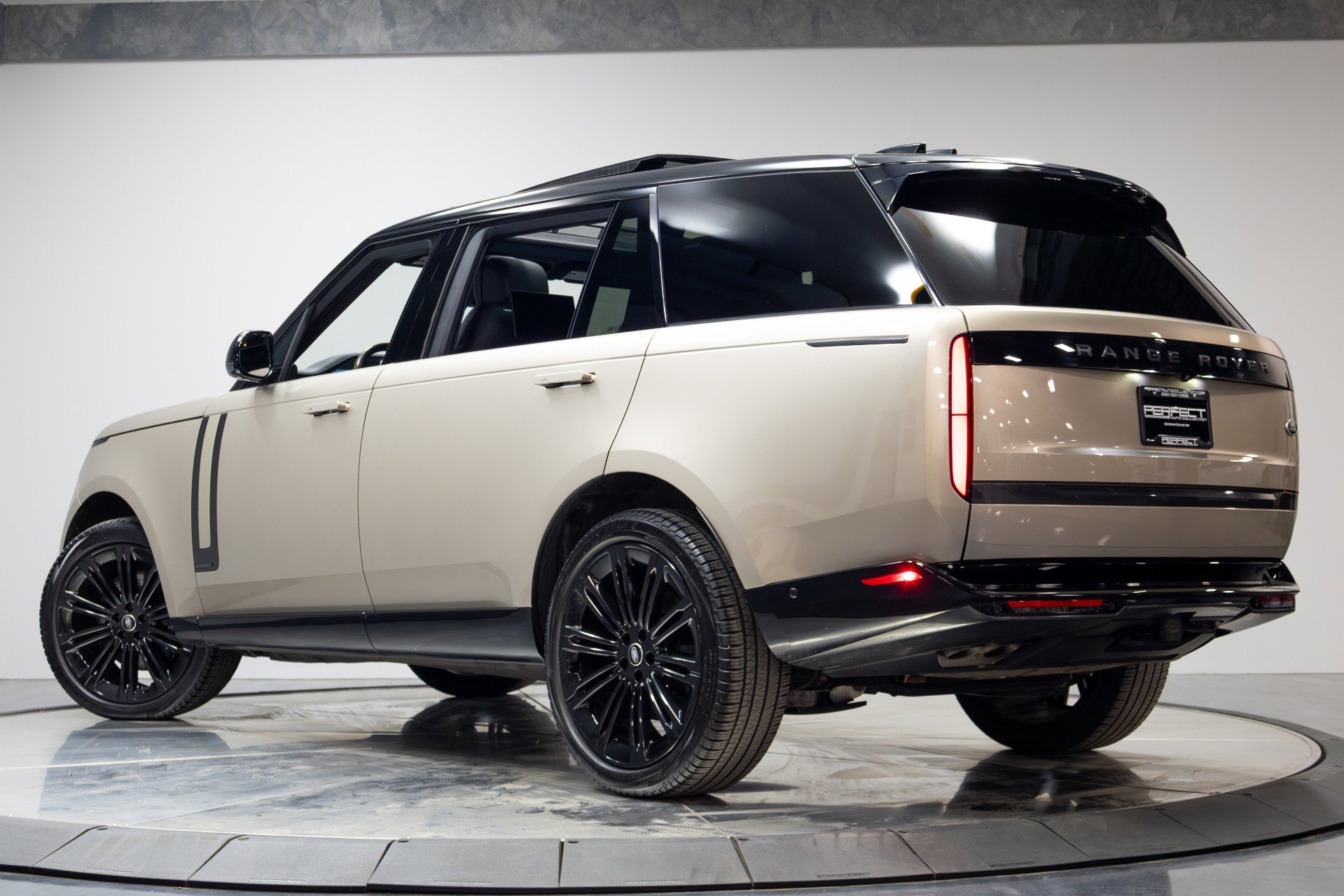 Used 2023 Land Rover Range Rover Long Wheelbase Autobiography AWD/4WD image 62