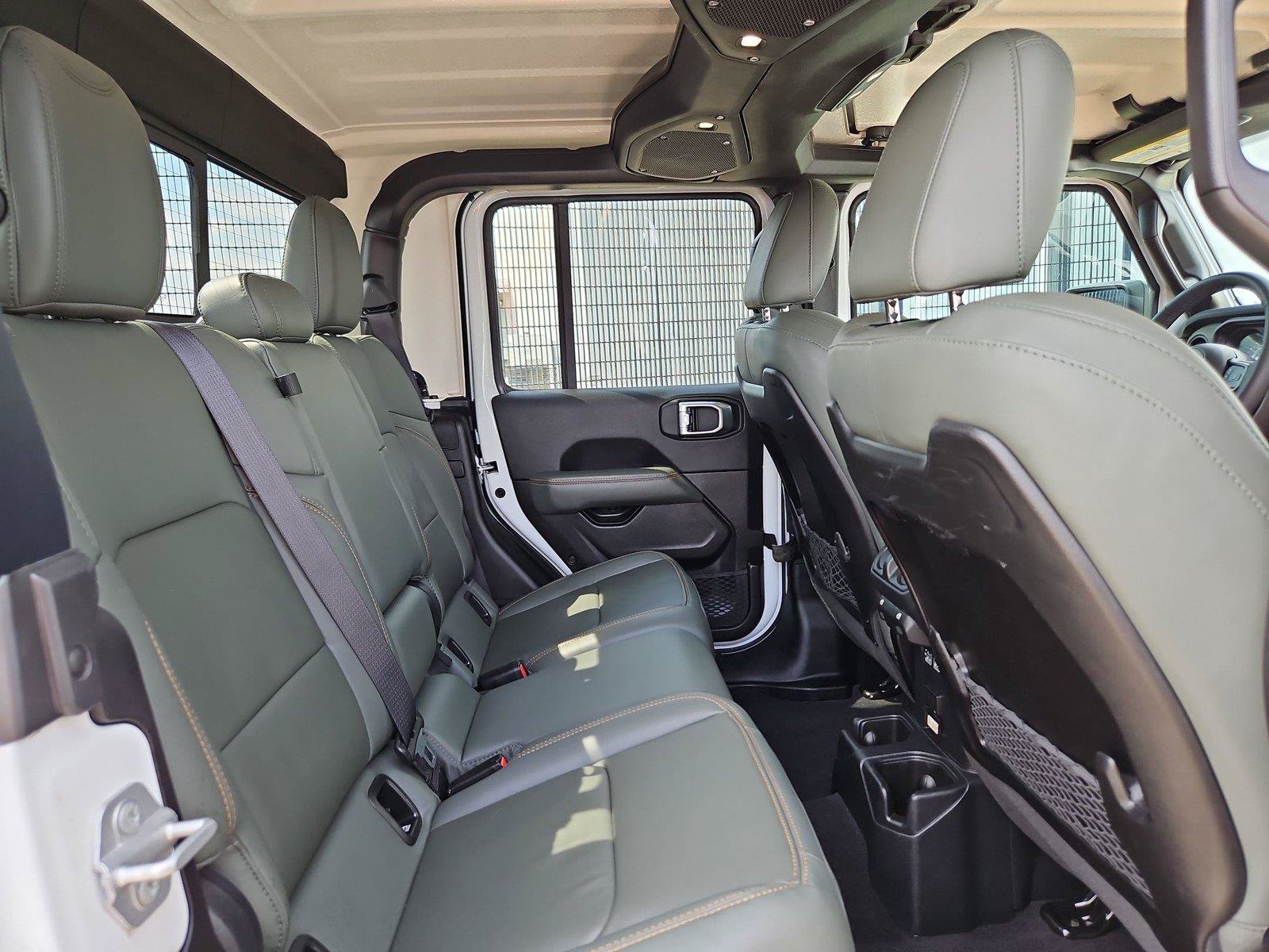 Used 2025 Jeep Gladiator Mojave w/ Safety Group AWD/4WD image 28
