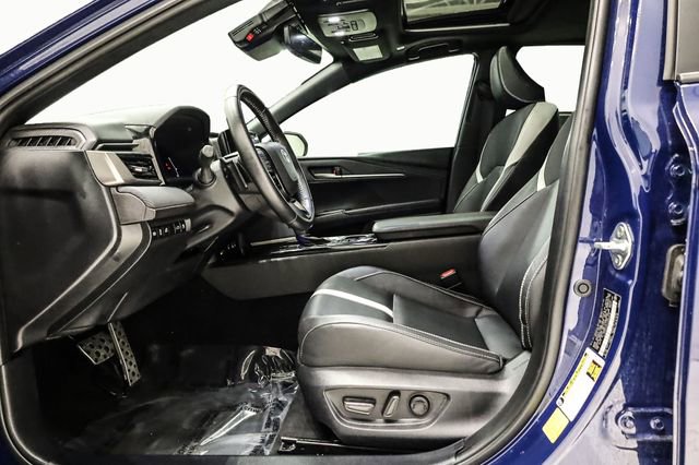 Used 2025 Toyota Camry SE image 11