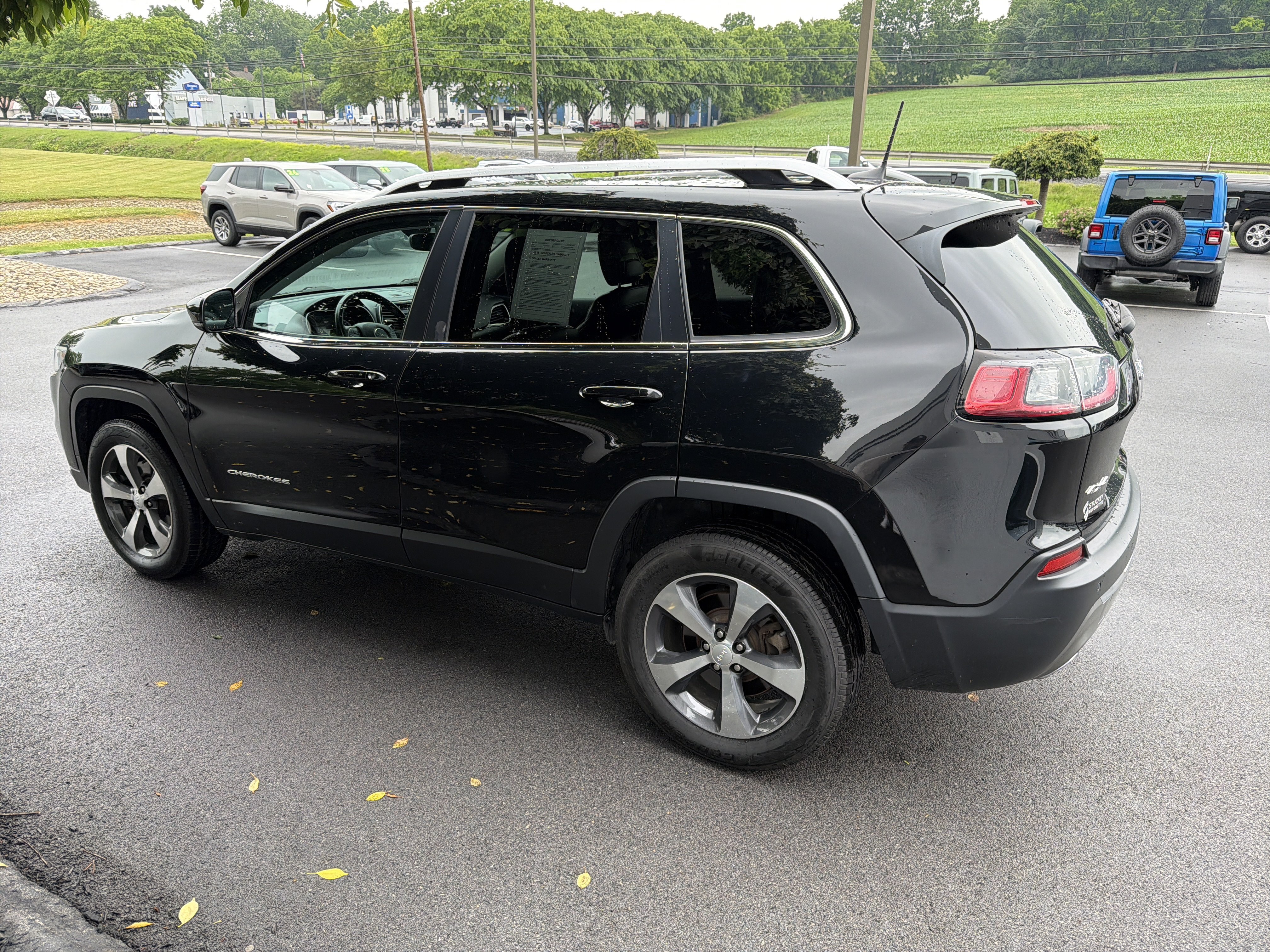 Used 2019 Jeep Cherokee Limited AWD/4WD image 5