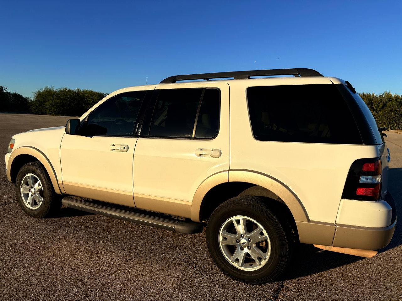 Used 2010 Ford Explorer XLT image 55
