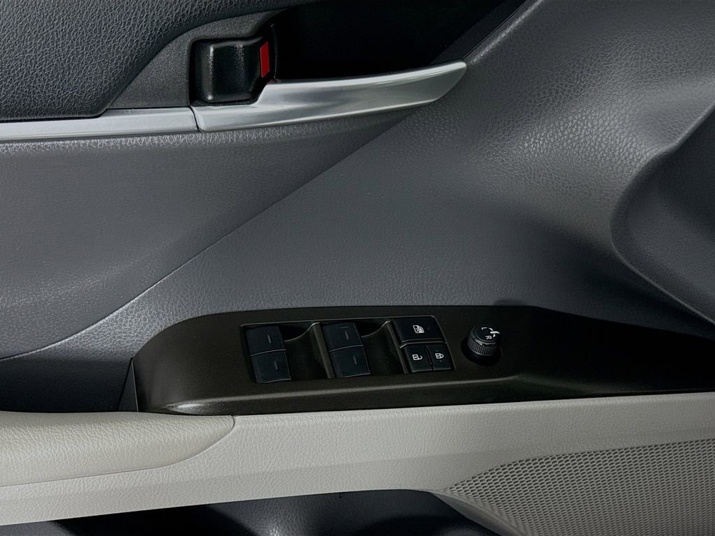 Used 2023 Toyota Camry SE w/ Convenience Package image 12