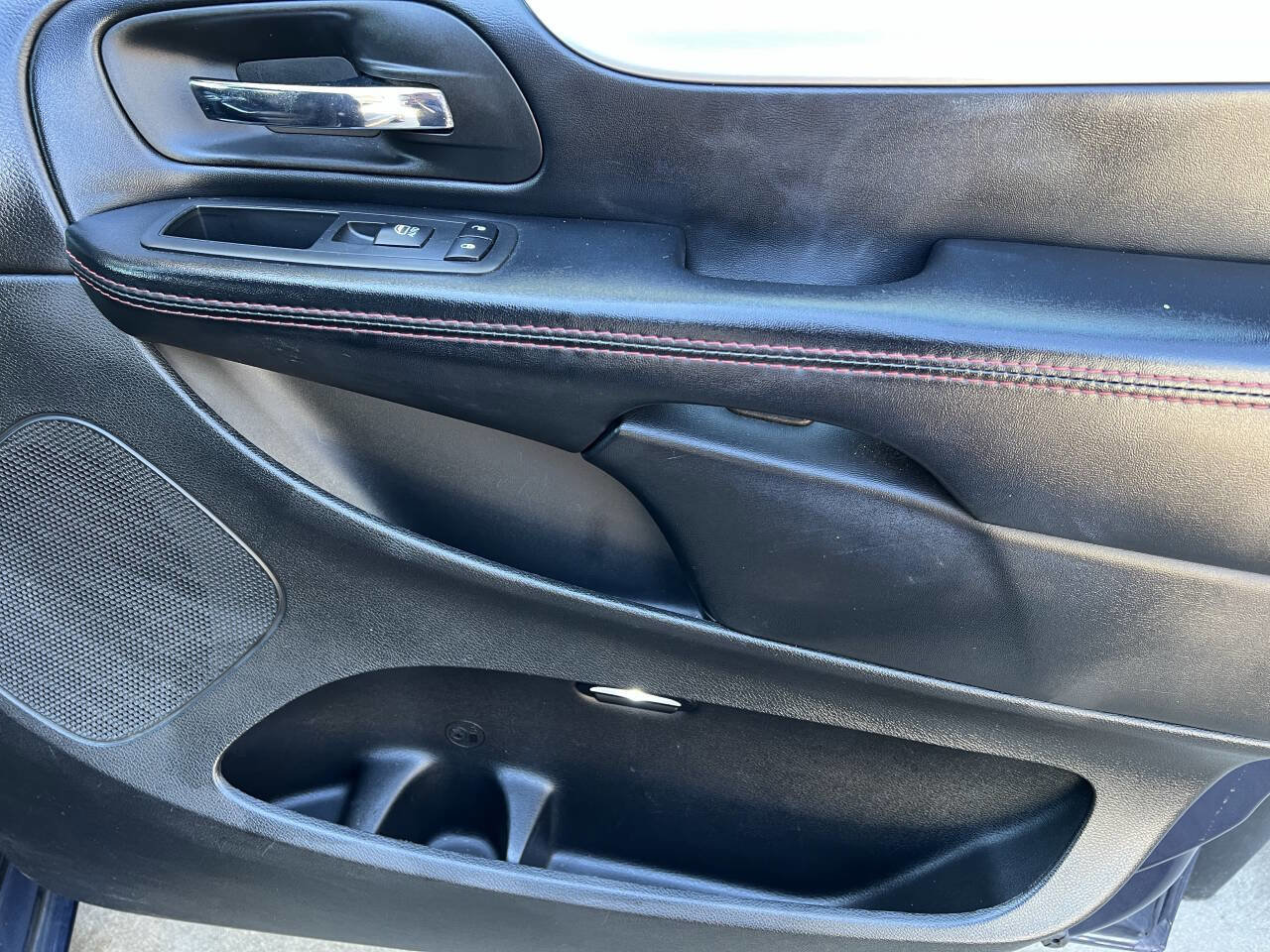 Used 2017 Dodge Grand Caravan GT image 28