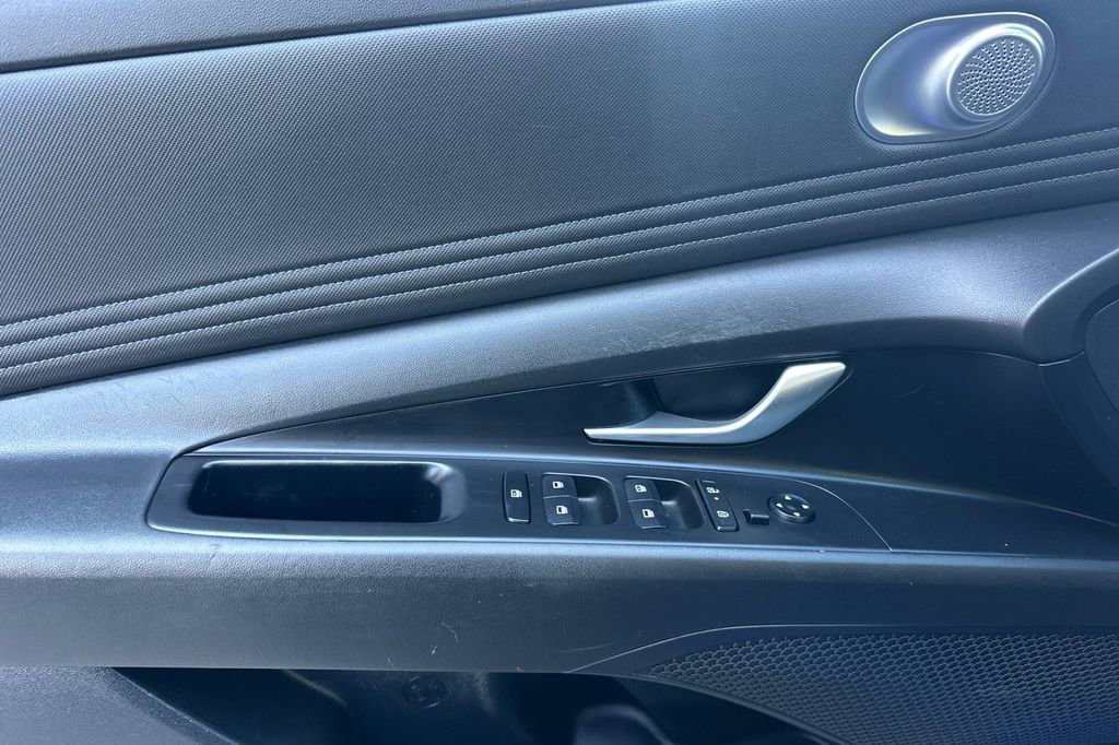 Used 2024 Hyundai Elantra SEL w/ Convenience Package image 11