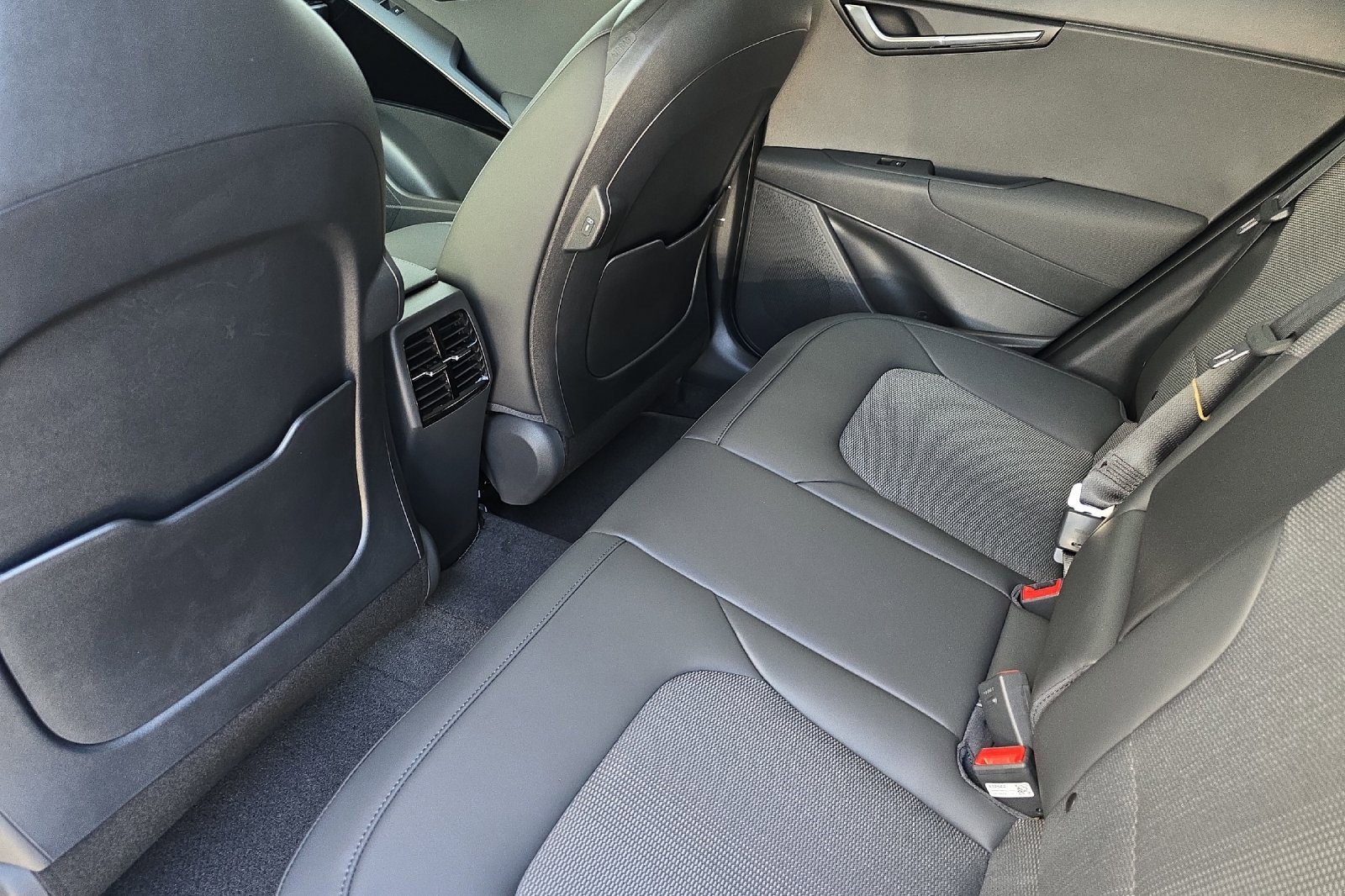 New 2025 Kia Niro EX image 8