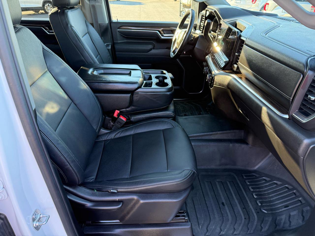 Used 2025 Chevrolet Silverado 2500 LT w/ Convenience Package image 17