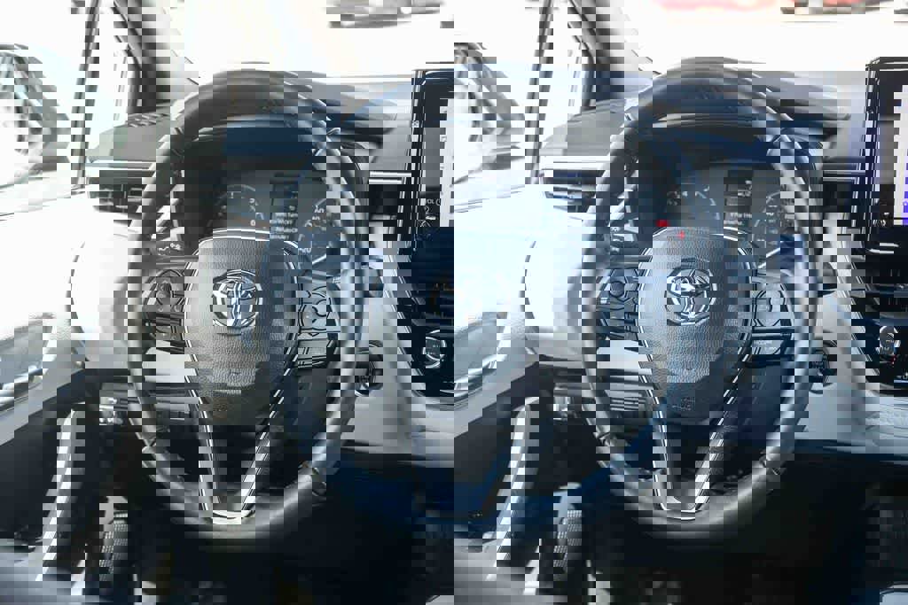 Used 2025 Toyota Corolla SE image 12