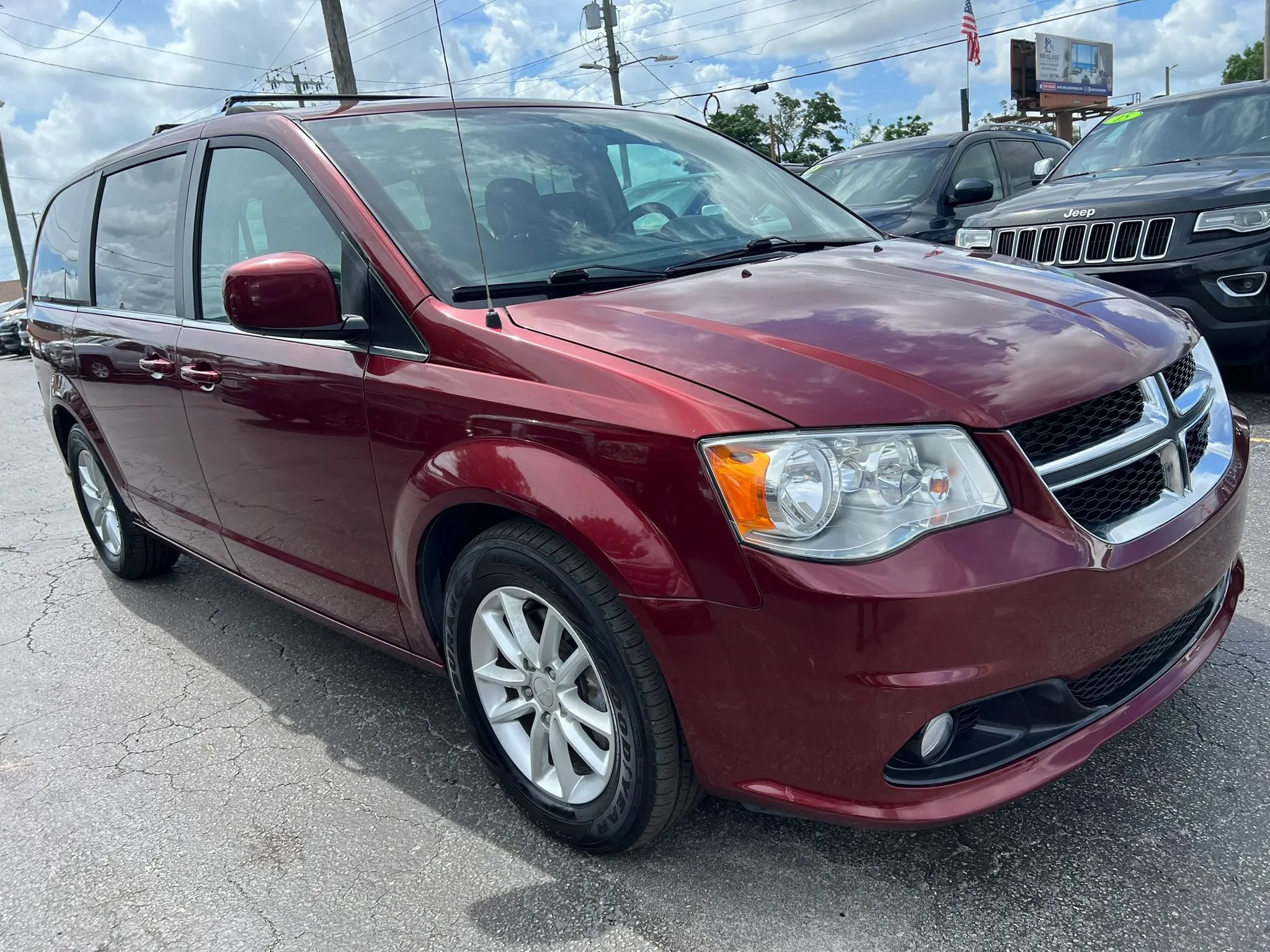 Used 2018 Dodge Grand Caravan SXT FWD image 4