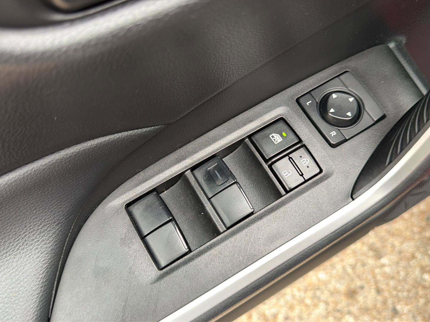 Used 2023 Toyota RAV4 LE AWD/4WD image 18