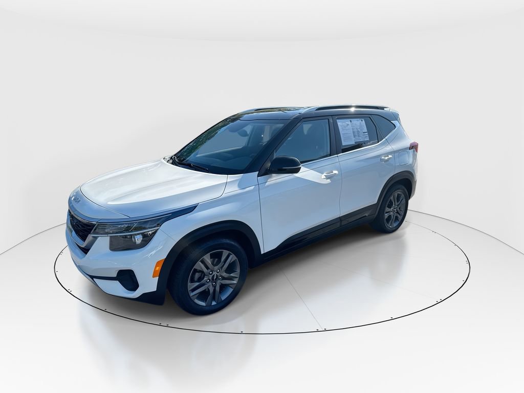 Used 2023 Kia Seltos S w/ Navigation Package FWD image 4