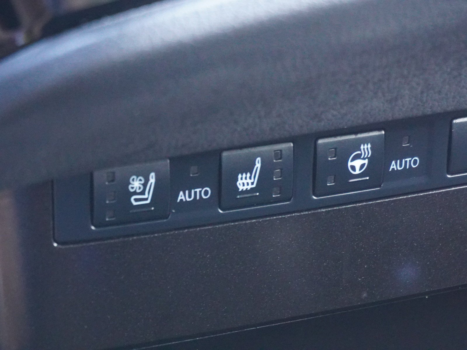 Used 2023 Lexus ES 350 F Sport w/ Accessory Package (Z2) FWD image 34