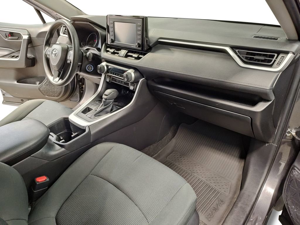 Used 2022 Toyota RAV4 LE image 15