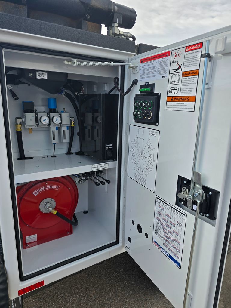 New 2026 Ford F550 4x4 Crew Cab image 10