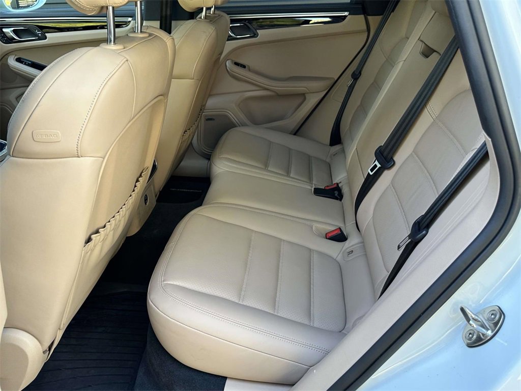 Certified 2025 Porsche Macan image 13