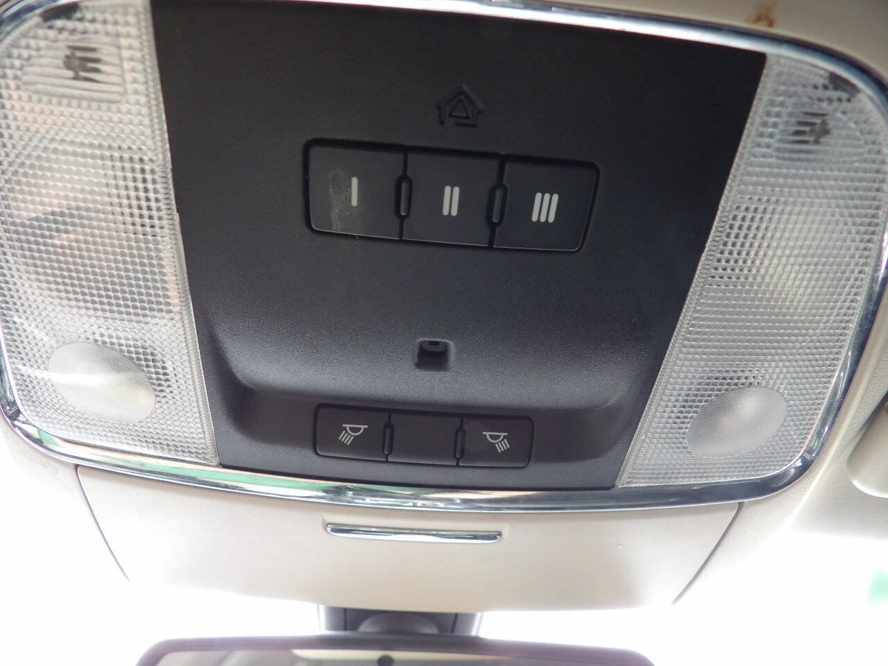 Used 2018 Chrysler 300 Limited AWD/4WD image 23