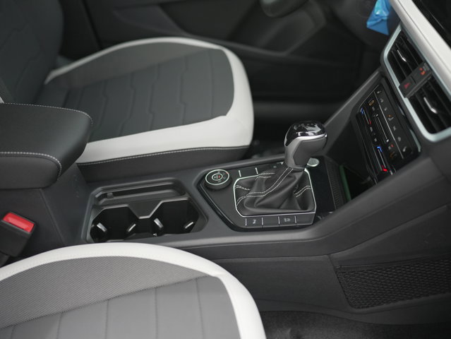 New 2025 Volkswagen Taos SE AWD/4WD image 17