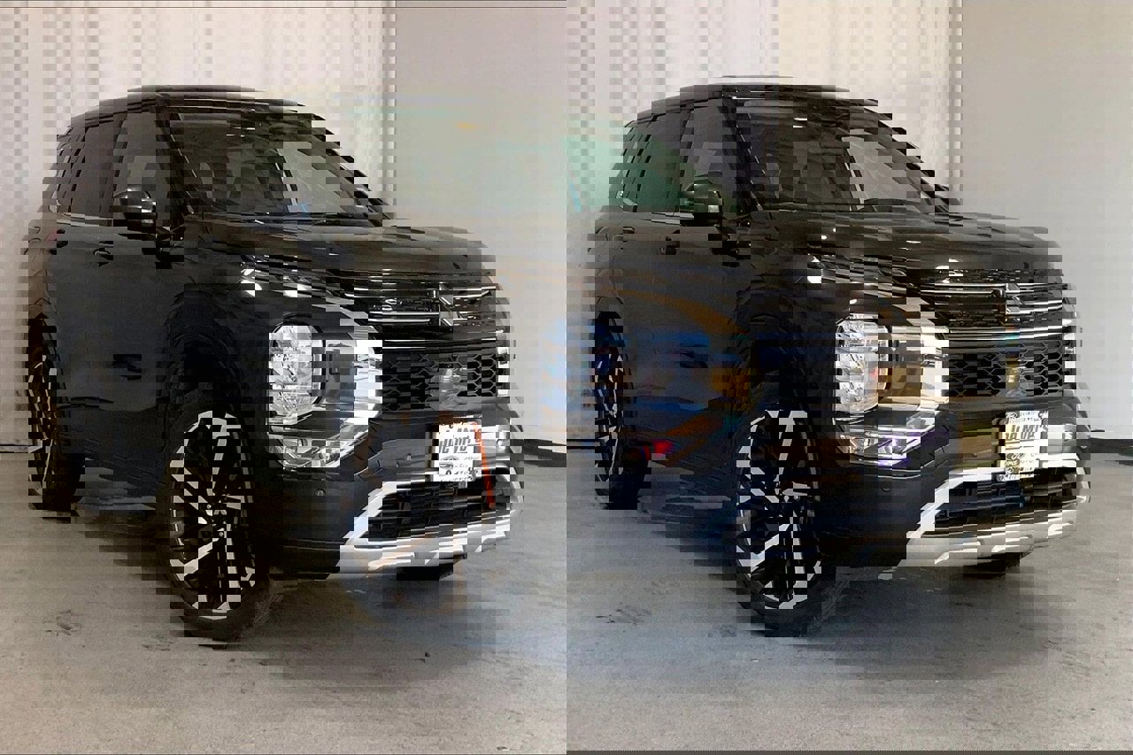 Used 2024 Mitsubishi Outlander SE