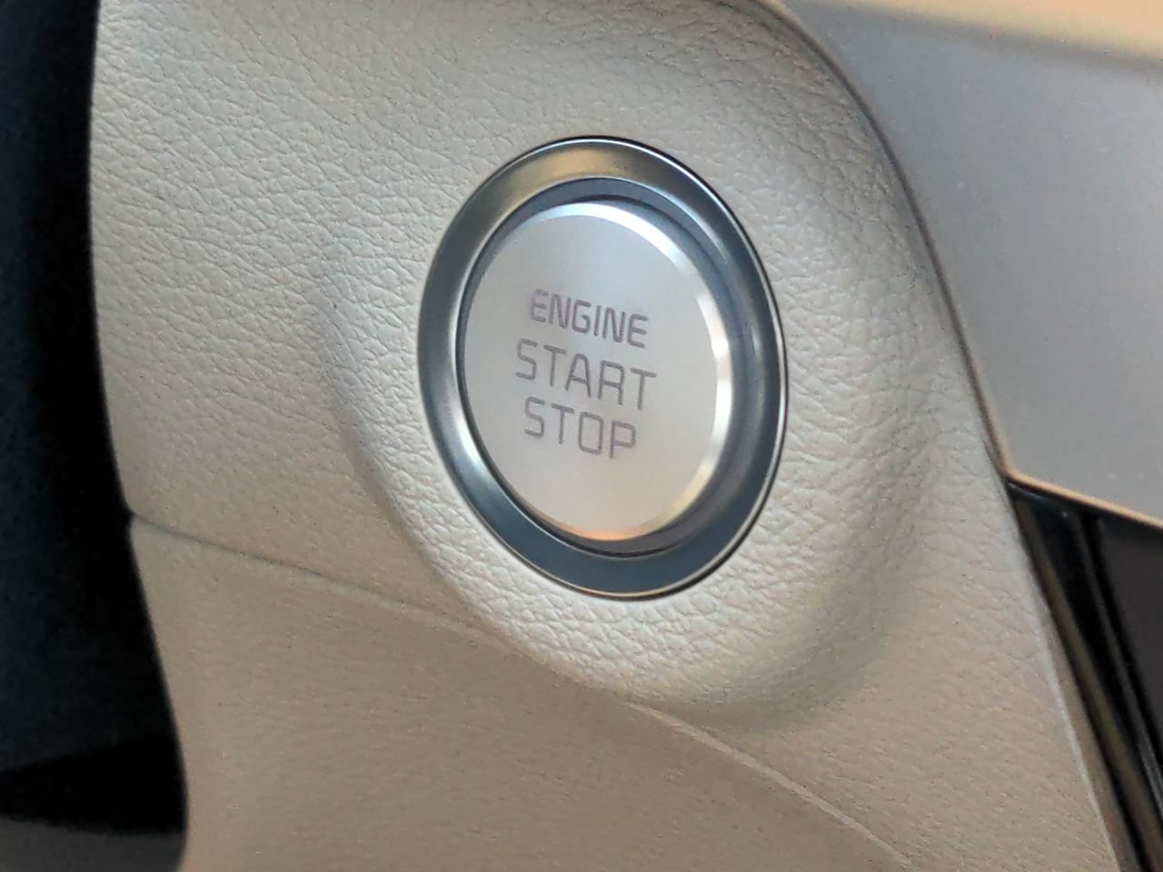 Certified 2023 Kia Telluride EX w/ EX Captain's Chair Package FWD image 24