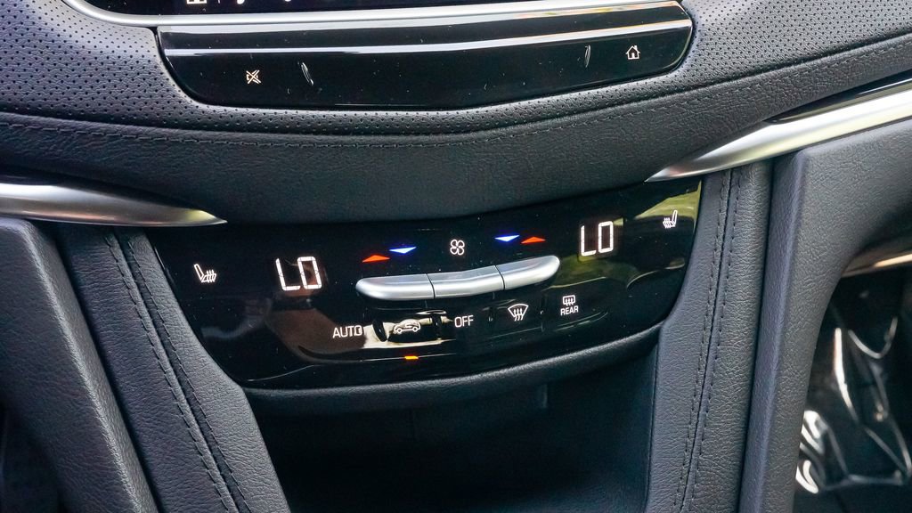 Used 2025 Cadillac XT6 Luxury FWD image 30