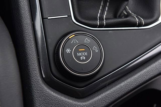 Certified 2023 Volkswagen Tiguan SE w/ Panoramic Sunroof Package image 17