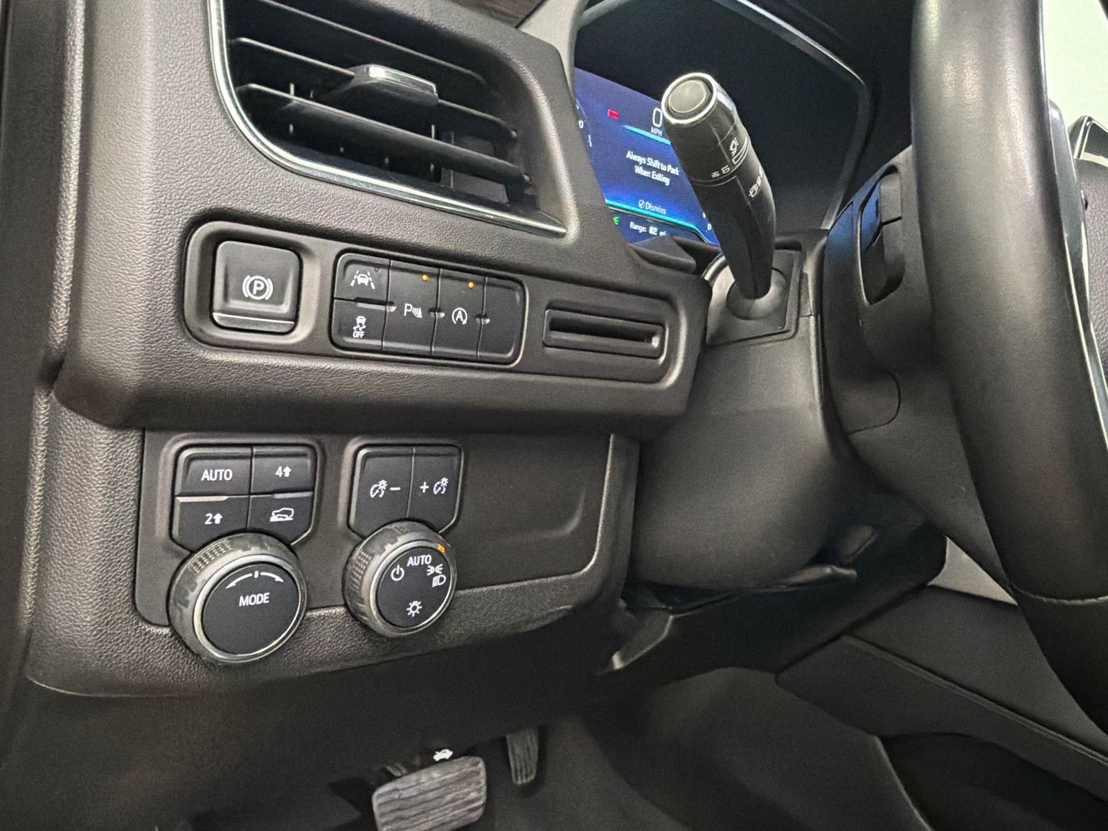 Used 2024 Chevrolet Suburban LT image 34