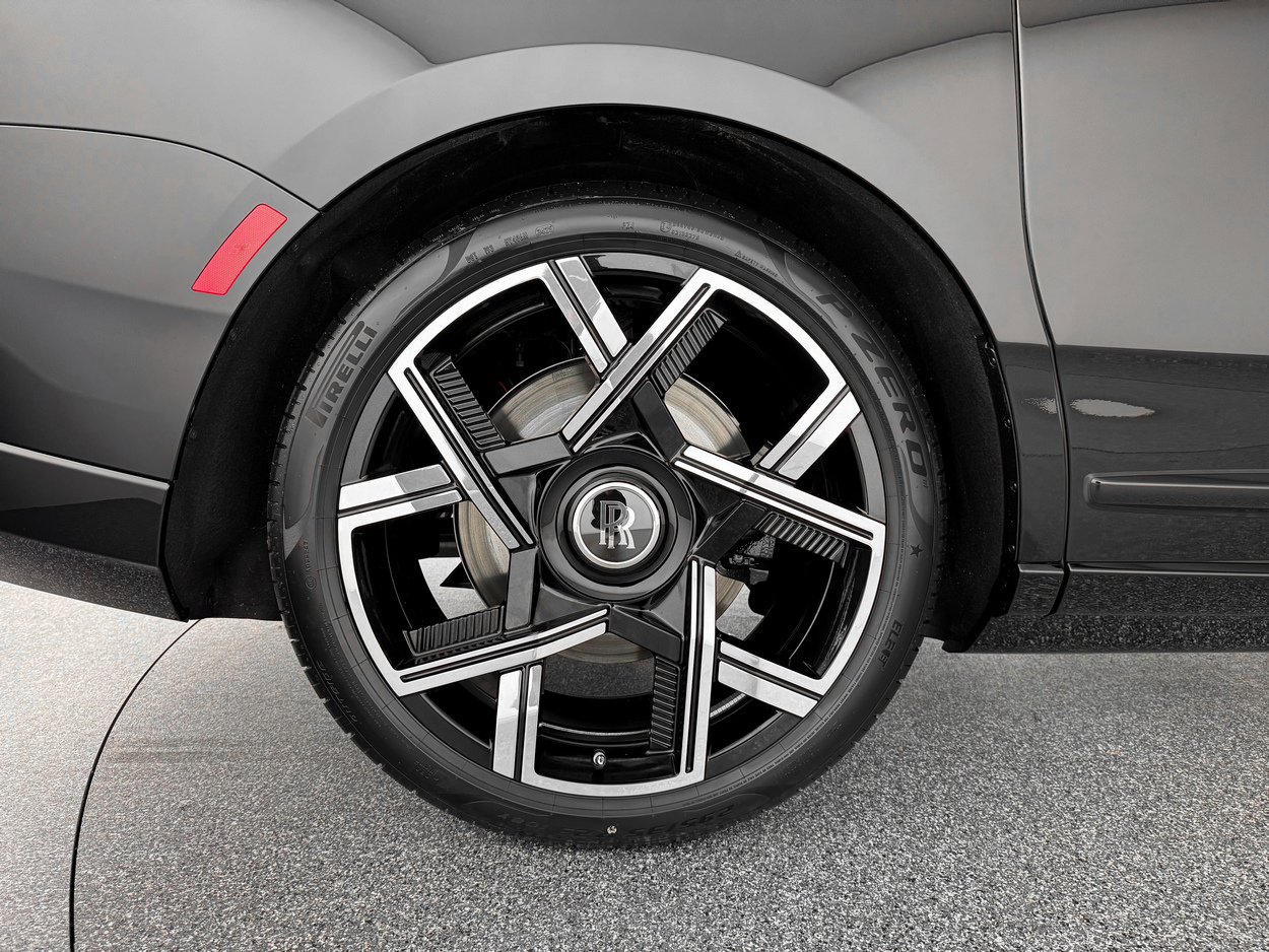 New 2026 Rolls-Royce Cullinan Black Badge image 42