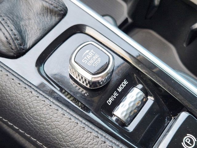 Used 2020 Volvo XC90 T6 Momentum image 7