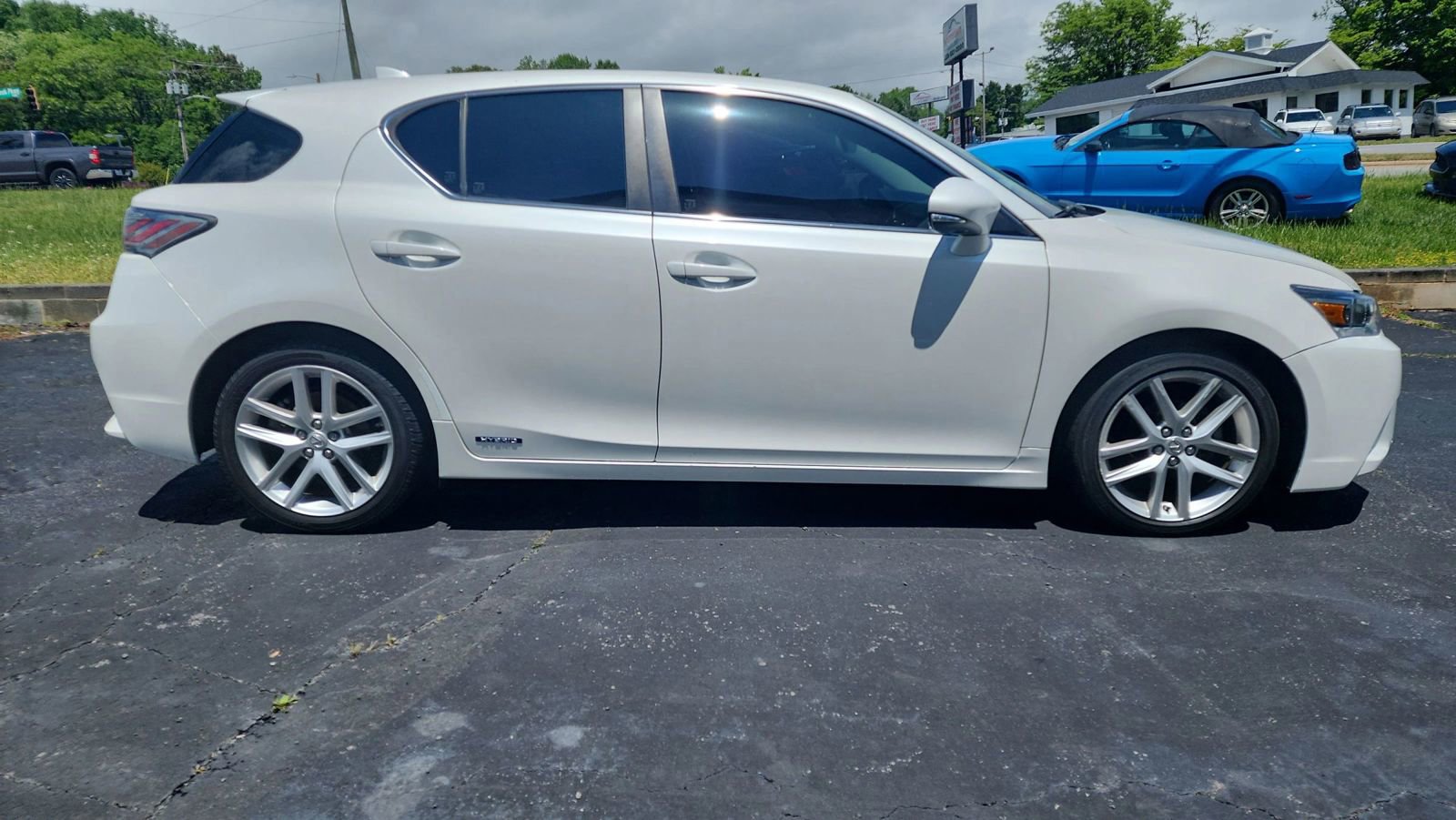 Used 2015 Lexus CT 200h image 4