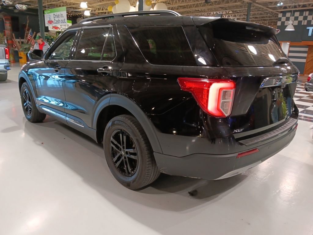 Used 2023 Ford Explorer XLT w/ Equipment Group 202A image 8