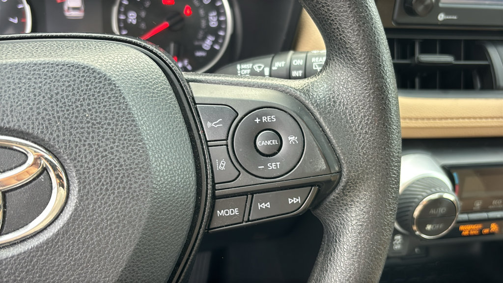 Used 2020 Toyota RAV4 XLE w/ Convenience Package AWD/4WD image 19