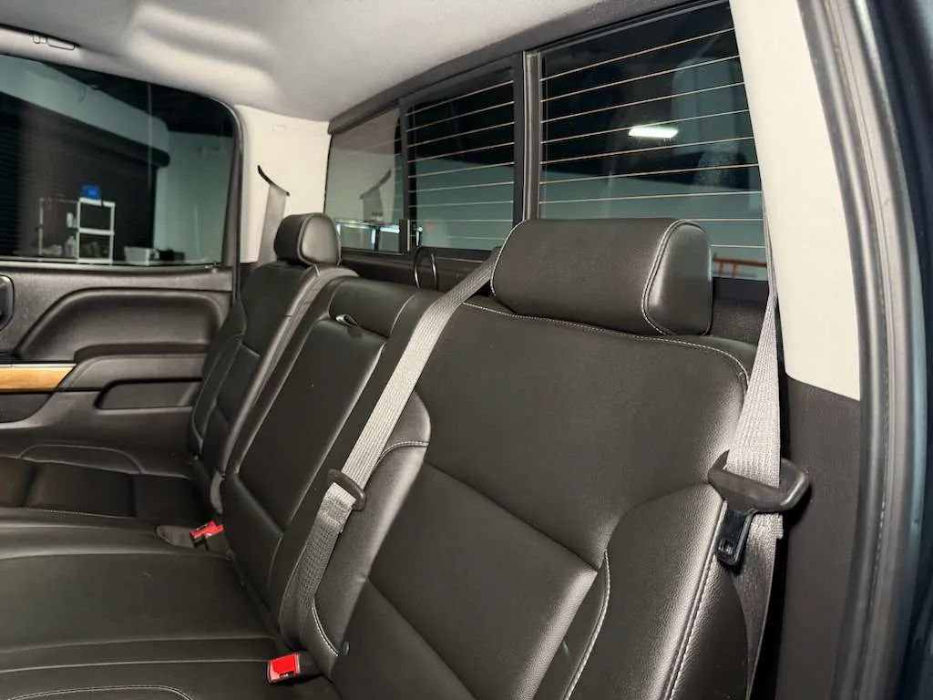 Used 2018 Chevrolet Silverado 1500 LTZ w/ LTZ Plus Package AWD/4WD image 15