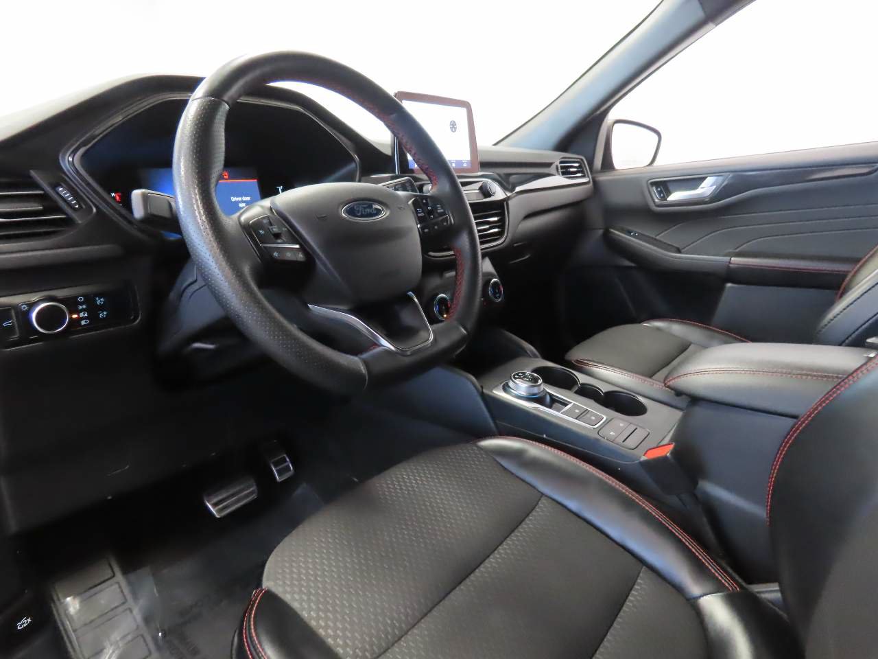 Used 2024 Ford Escape ST-Line w/ Cold Weather Package FWD image 8