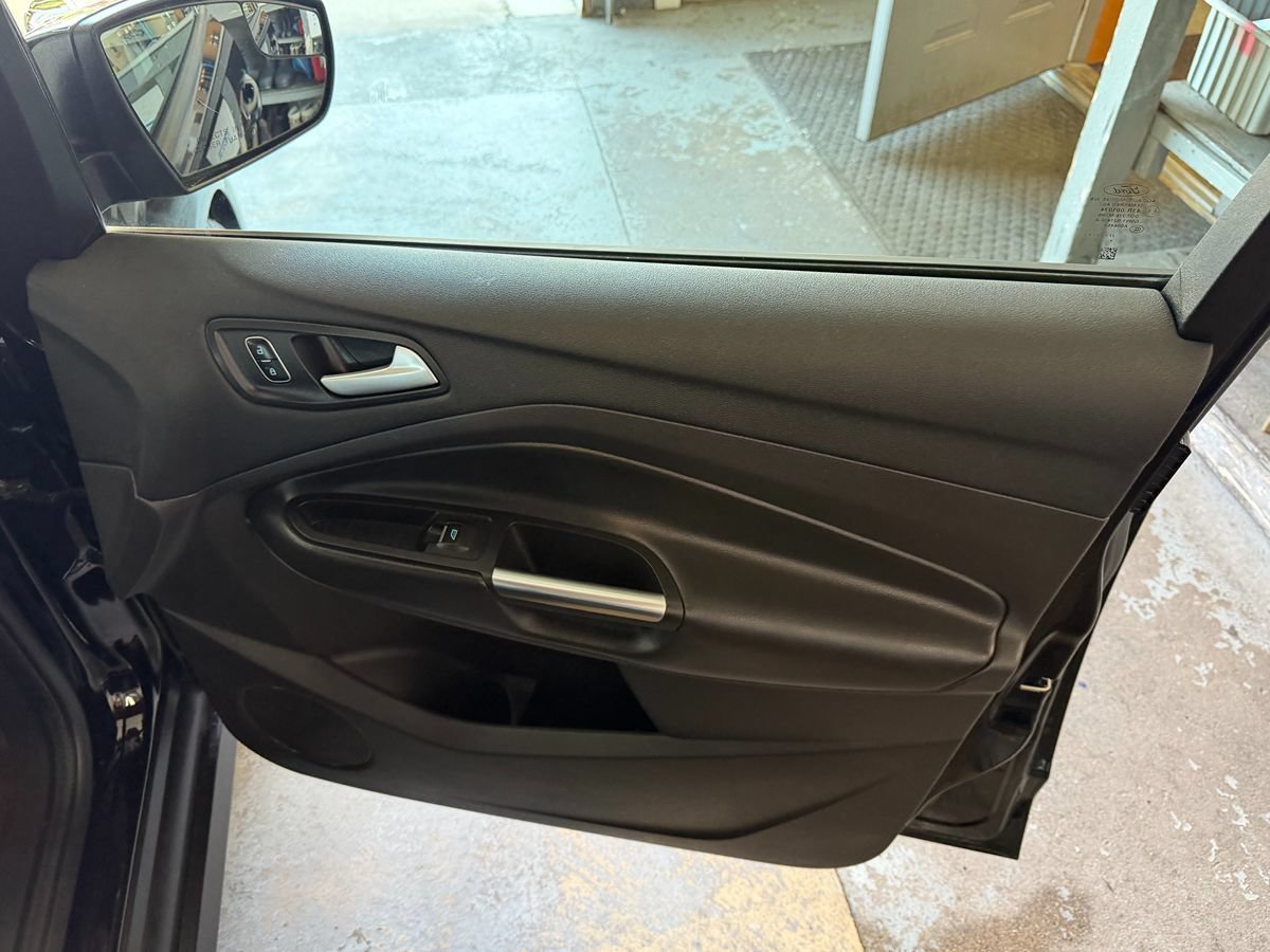Used 2018 Ford C-MAX SE FWD image 31