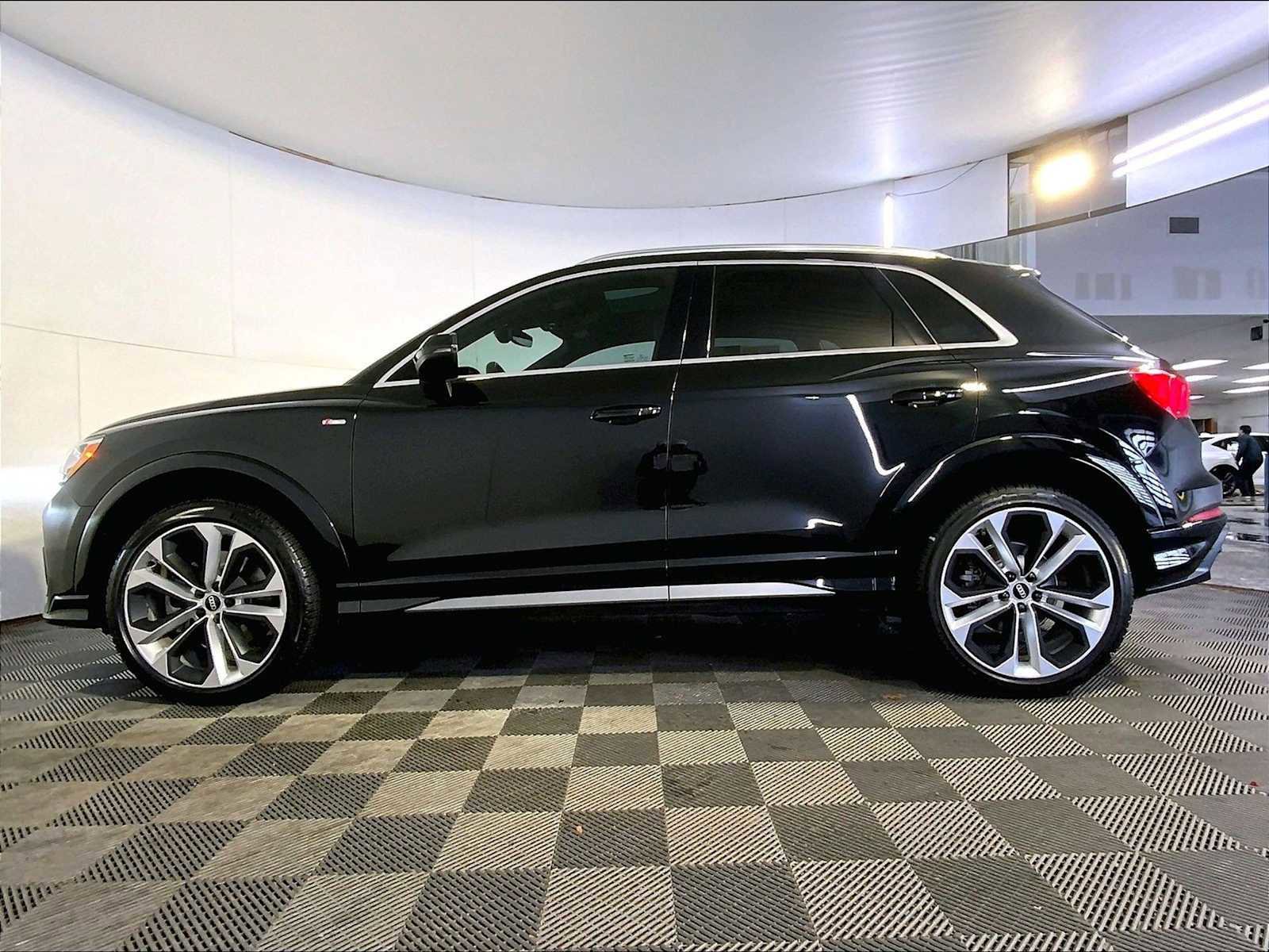 Used 2021 Audi Q3 2.0T Premium image 2