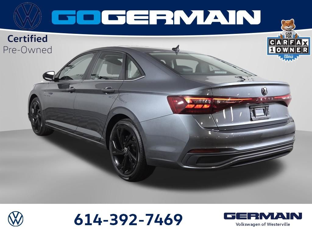 Certified 2025 Volkswagen Jetta SE w/ Sunroof Package image 10