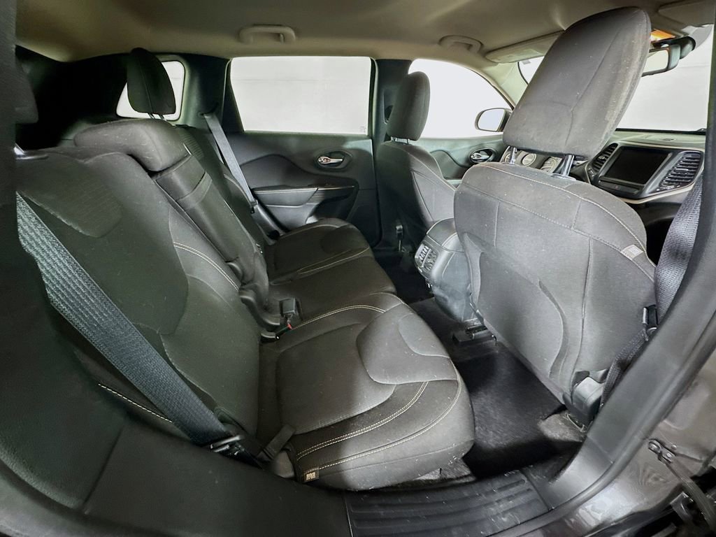 Used 2016 Jeep Cherokee Latitude w/ Cold Weather Group image 26