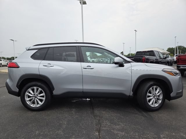 Used 2022 Toyota Corolla Cross LE AWD/4WD image 16