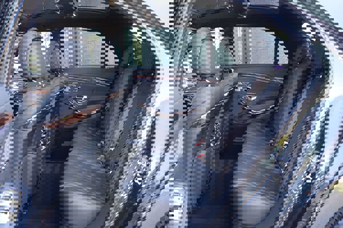 Used 2019 Mercedes-Benz S 560 Sedan w/ AMG Line Exterior image 30