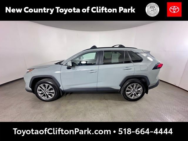 Used 2023 Toyota RAV4 XLE Premium image 6