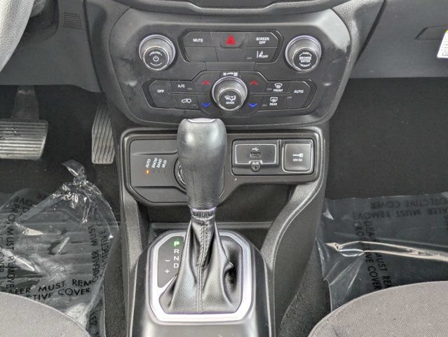 Certified 2023 Jeep Renegade Latitude w/ Sun/Sound Group AWD/4WD image 18