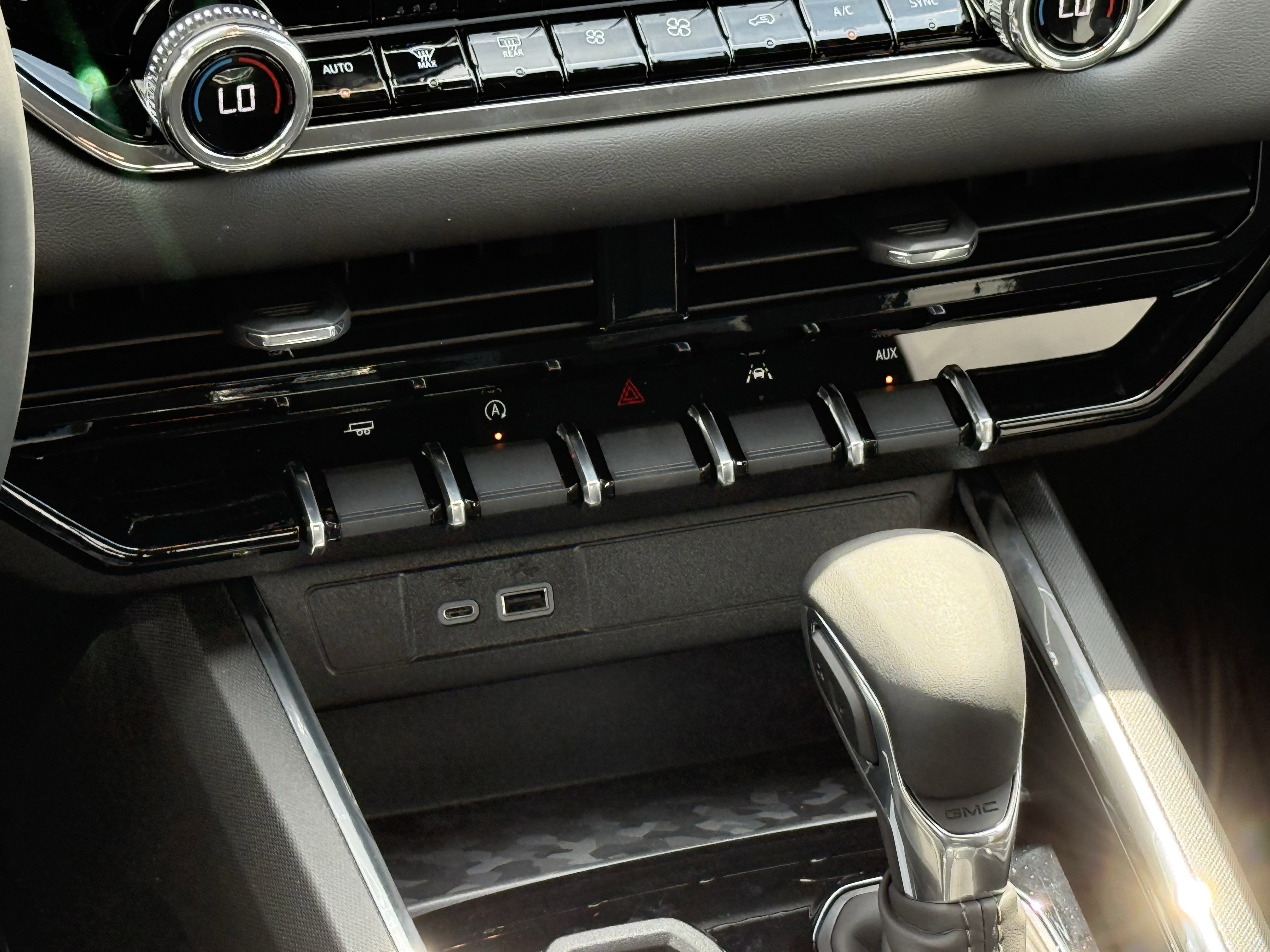 New 2026 GMC Canyon Elevation w/ Convenience Package image 14