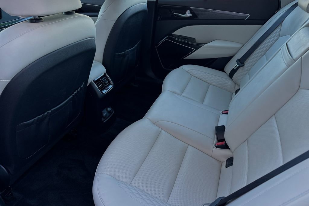 Used 2018 Kia Cadenza Limited w/ Paint Protection Package image 11