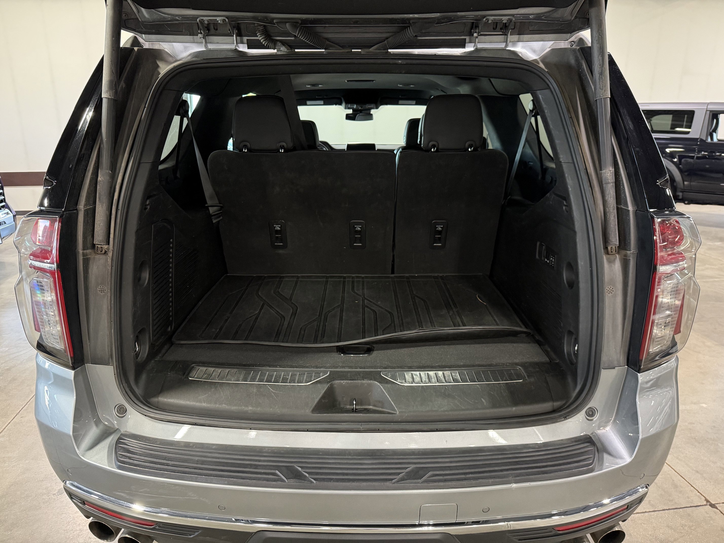 Used 2023 Chevrolet Suburban Premier AWD/4WD image 11