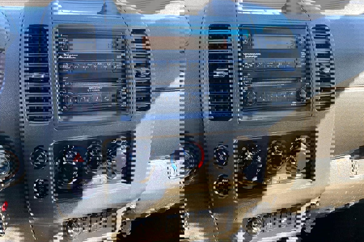 Used 2006 Nissan Frontier NISMO w/ (J01) Sunroof Pkg image 10