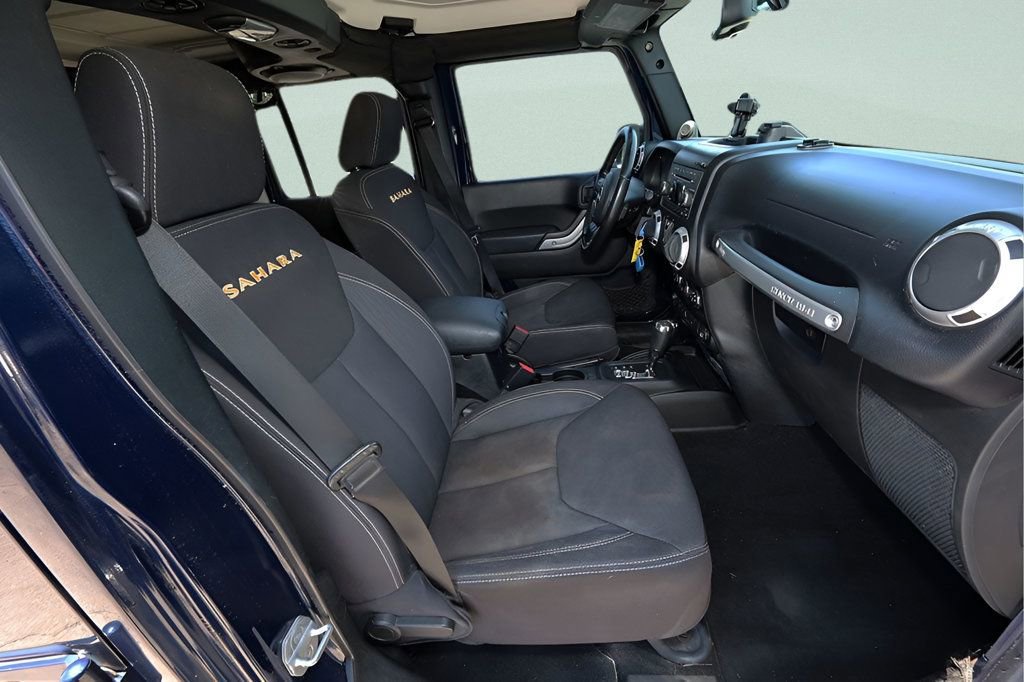 Used 2013 Jeep Wrangler Unlimited Sahara w/ Connectivity Group AWD/4WD image 12