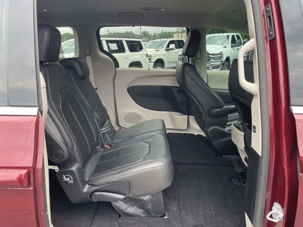 Certified 2017 Chrysler Pacifica Touring-L FWD image 17